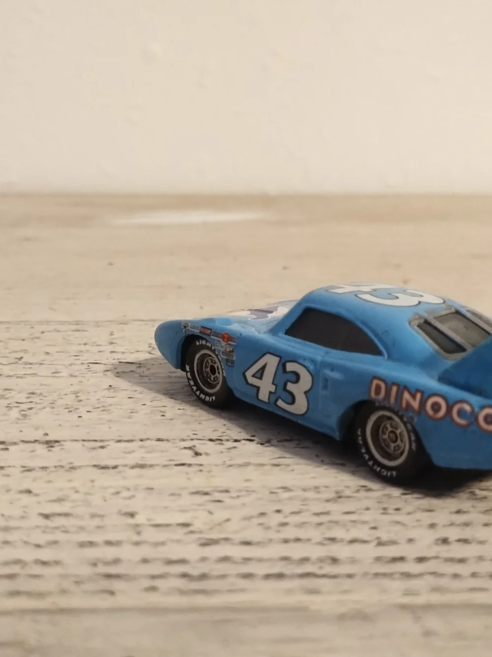 Disney Pixar Cars #43 Dinoco The King Metal Die-cast 1970 Plymouth Superbird